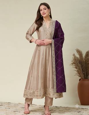 Women beige embroidered v-neck a-line kurta pant set with contrast wine dupatta 1
