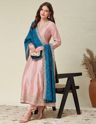 Women peach embroidered v-neck a-line kurta pant set with contrast morpich dupatta 3