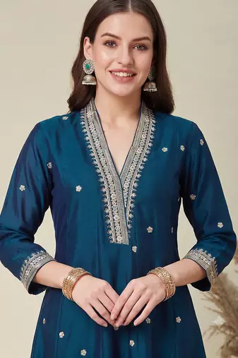 Women teal embroidered v-neck a-line kurta pant set with contrast teal dupatta