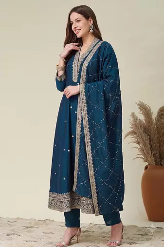 Women teal embroidered v-neck a-line kurta pant set with contrast teal dupatta