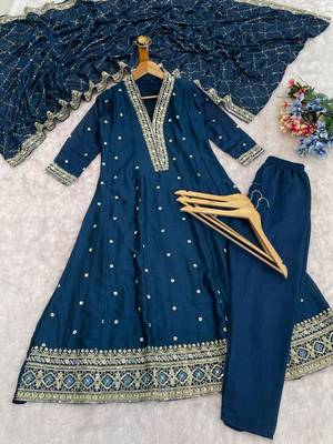 Women teal embroidered v-neck a-line kurta pant set with contrast teal dupatta 4