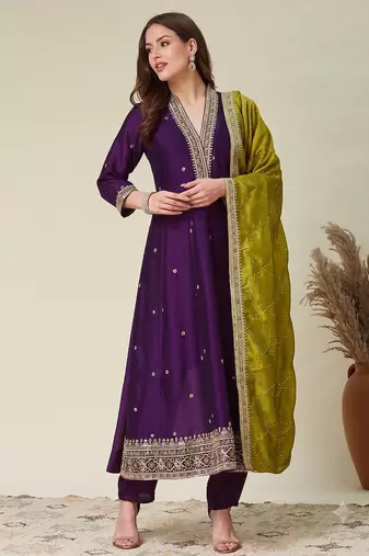 Women wine purple embroidered v-neck a-line kurta pant set with contrast green dupatta