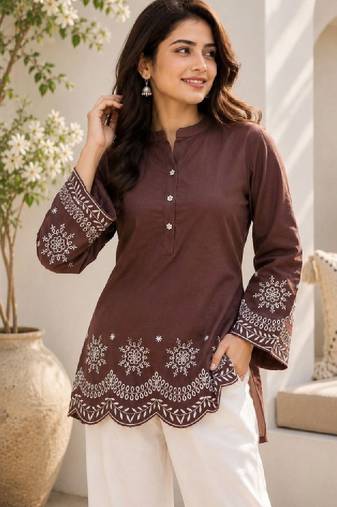 Women ethnic motifs embroidered thread work kurta