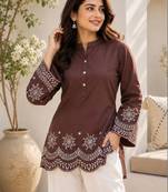 Women ethnic motifs embroidered thread work kurta