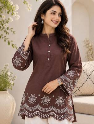 Women ethnic motifs embroidered thread work kurta 2
