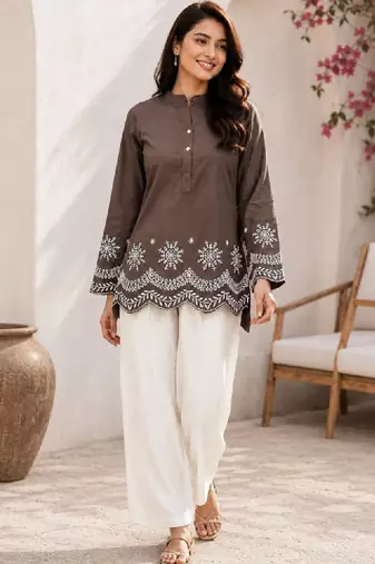 Women ethnic motifs embroidered thread work kurta