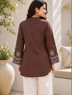 Women ethnic motifs embroidered thread work kurta 4