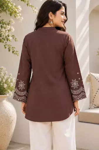 Women ethnic motifs embroidered thread work kurta