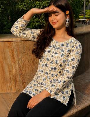 Women floral printed floral kurta 1