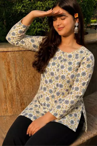 Women floral printed floral kurta