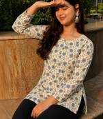 Women floral printed floral kurta