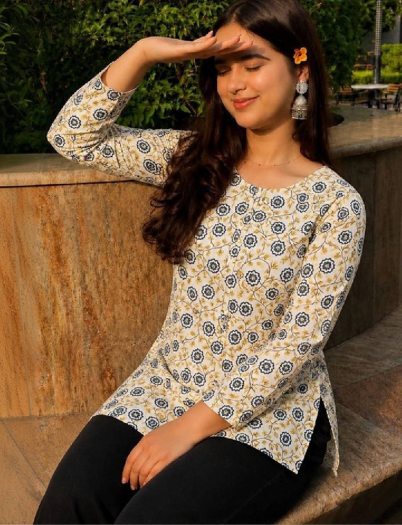 Women floral printed floral kurta