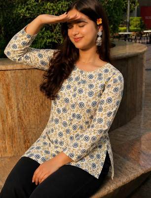 Women floral printed kurta 3