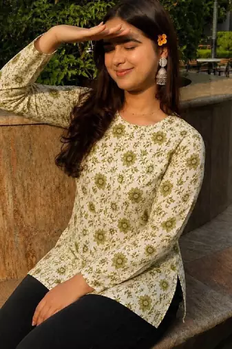 Women floral printed floral kurta