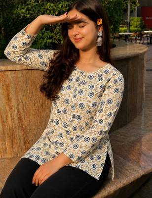 Women floral printed floral kurta 3
