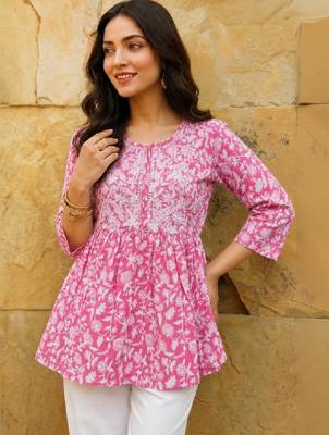 Women floral printed floral kurta 1
