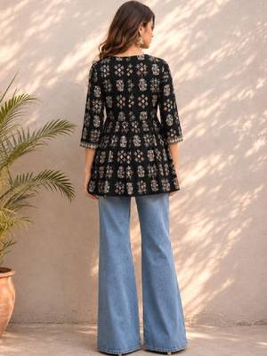 Women ethnic motifs printed mirror work kurta 2