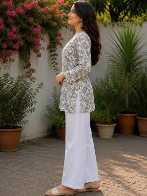 Women floral printed floral kurta 2