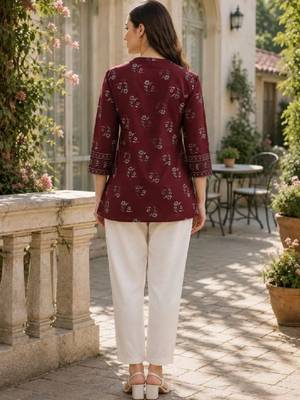 Women ethnic motifs printed kurta 4