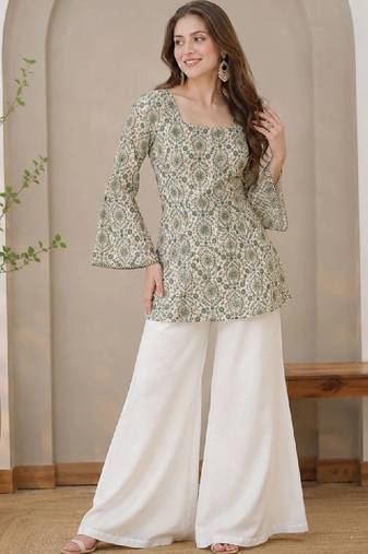 Women ethnic motifs printed flared sleeves kurta