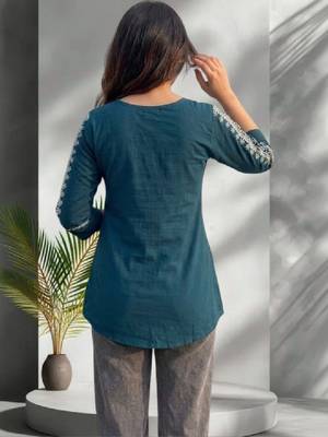 Women cotton embroidered thread work kurta 3