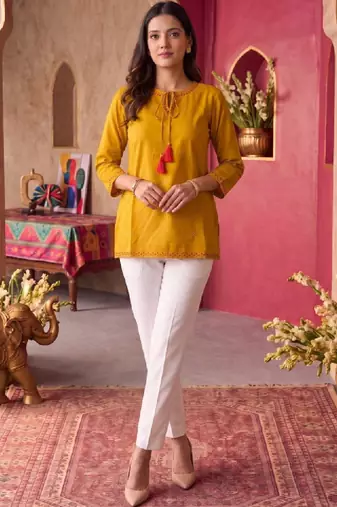 Women embellished thread work kurta