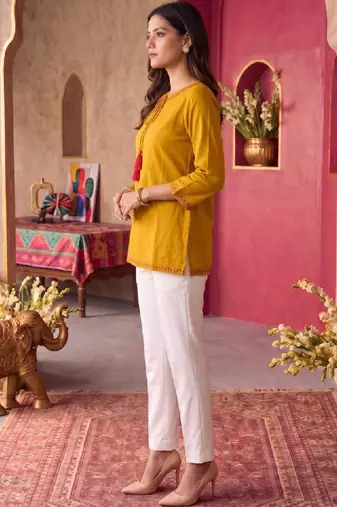 Women embellished thread work kurta