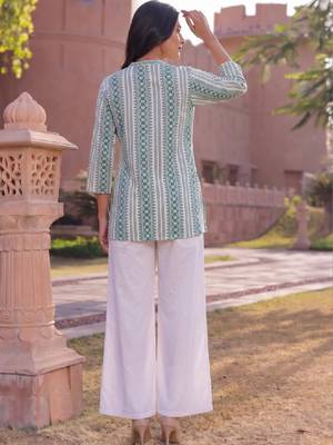 Women ethnic motifs printed indie prints kurta 3