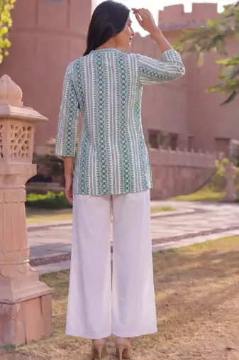 Women ethnic motifs printed indie prints kurta