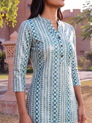 Women ethnic motifs printed indie prints kurta 4