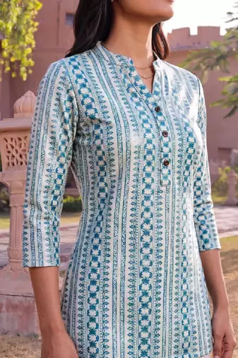 Women ethnic motifs printed indie prints kurta