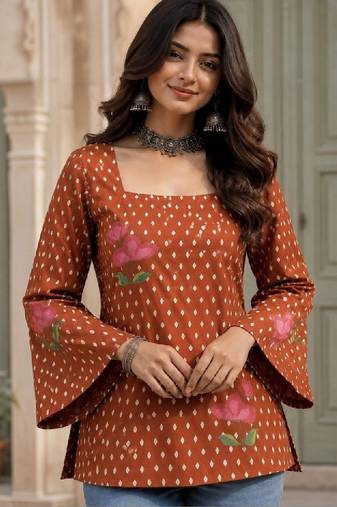 Women floral printed flared sleeves kurta
