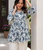 Women paisley printed kurta