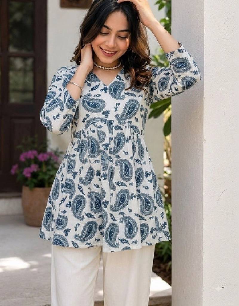 Women paisley printed kurta