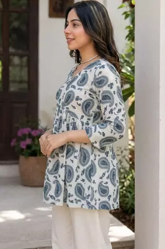 Women paisley printed kurta