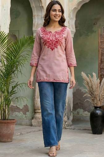 Women ethnic motifs embroidered thread work kurta
