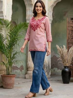 Women ethnic motifs embroidered thread work kurta 2