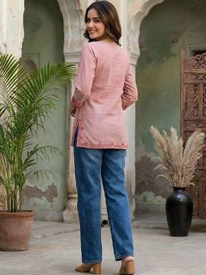 Women ethnic motifs embroidered thread work kurta 4