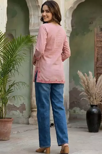 Women ethnic motifs embroidered thread work kurta