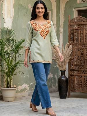 Women embroidered thread work kurta 4