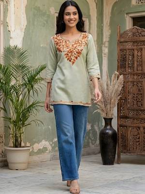 Women embroidered thread work kurta 2