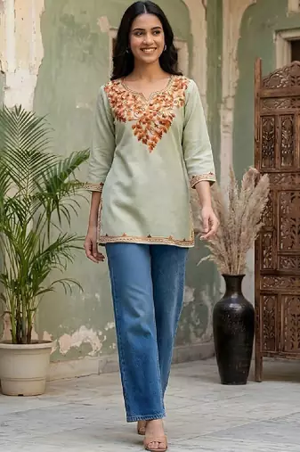 Women embroidered thread work kurta