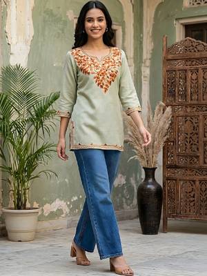 Women embroidered thread work kurta 4