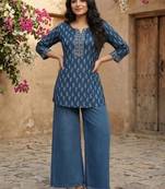 Women paisley printed thread work kurta