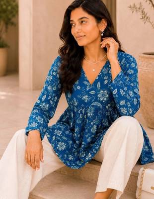 Women floral printed floral kurta 4