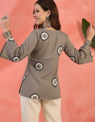 Women printed flared sleeves sequinned kurta 3