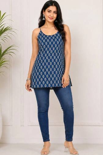 Women ethnic motifs printed indie prints kurta