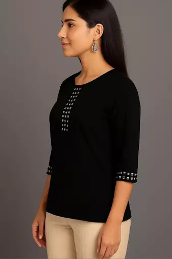 Women embellished kurta