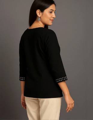 Women embellished kurta 4