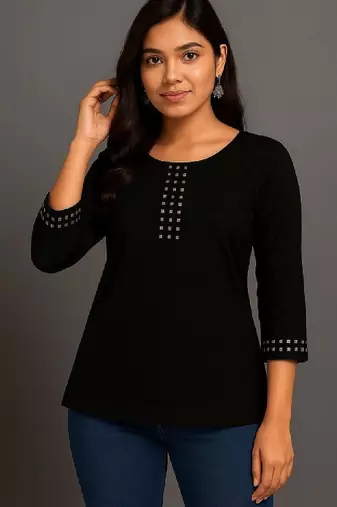 Women embellished kurta